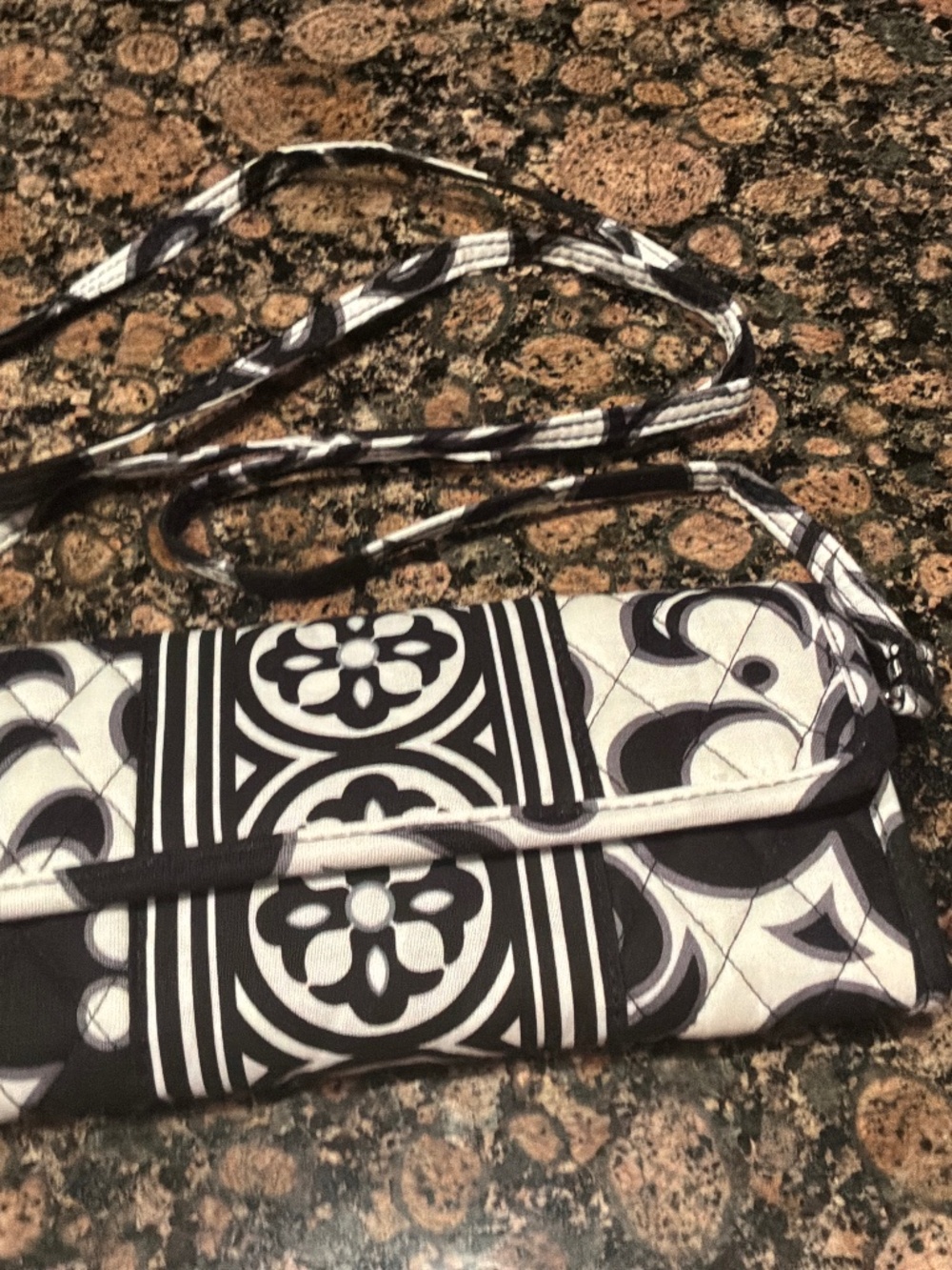 VERA BRADLEY QUILTED WALLET CROSSBODY NWT